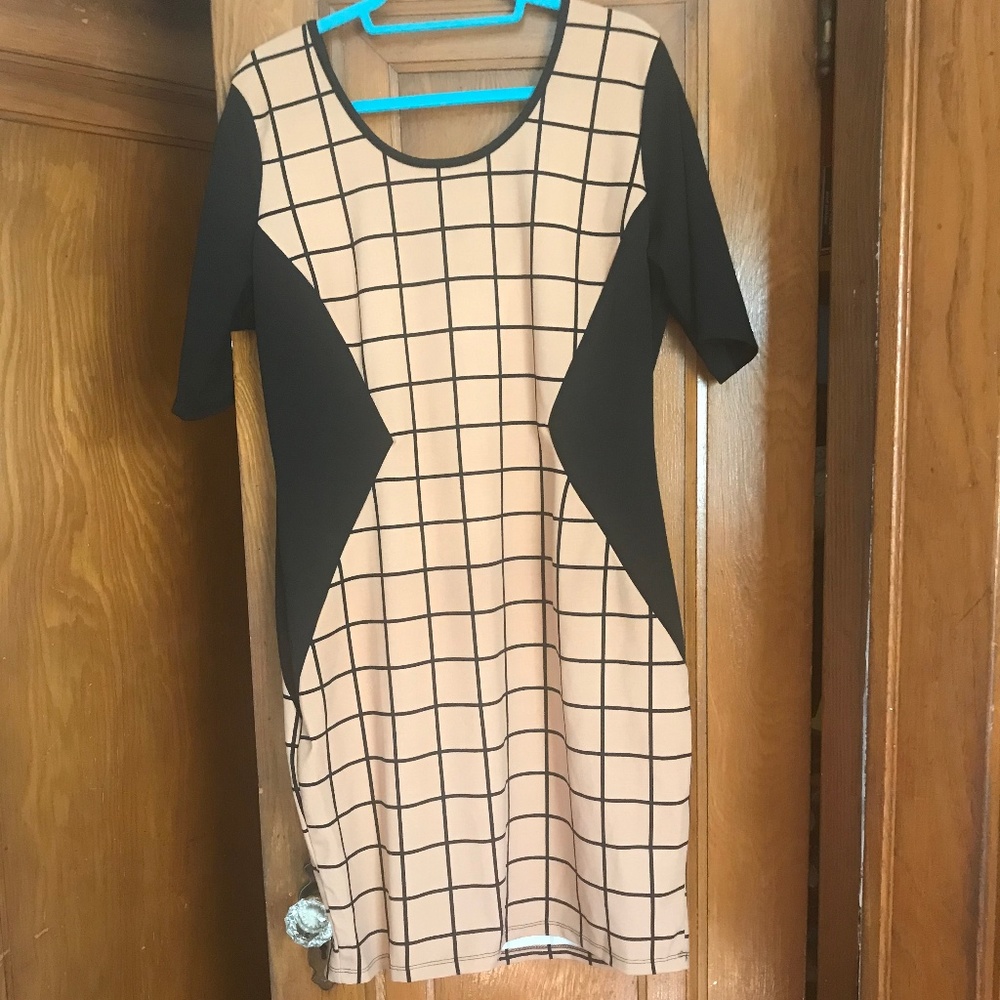 Print Bodycon Dress - Picture 2 of 4